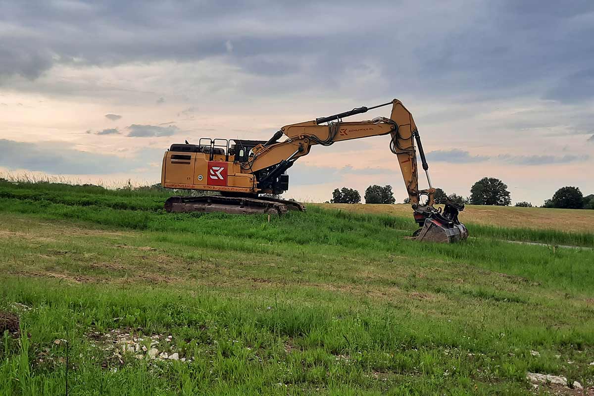 Der erste Spatenstich - wenn aus Vision Wirklichkeit wird blog 01 bagger web